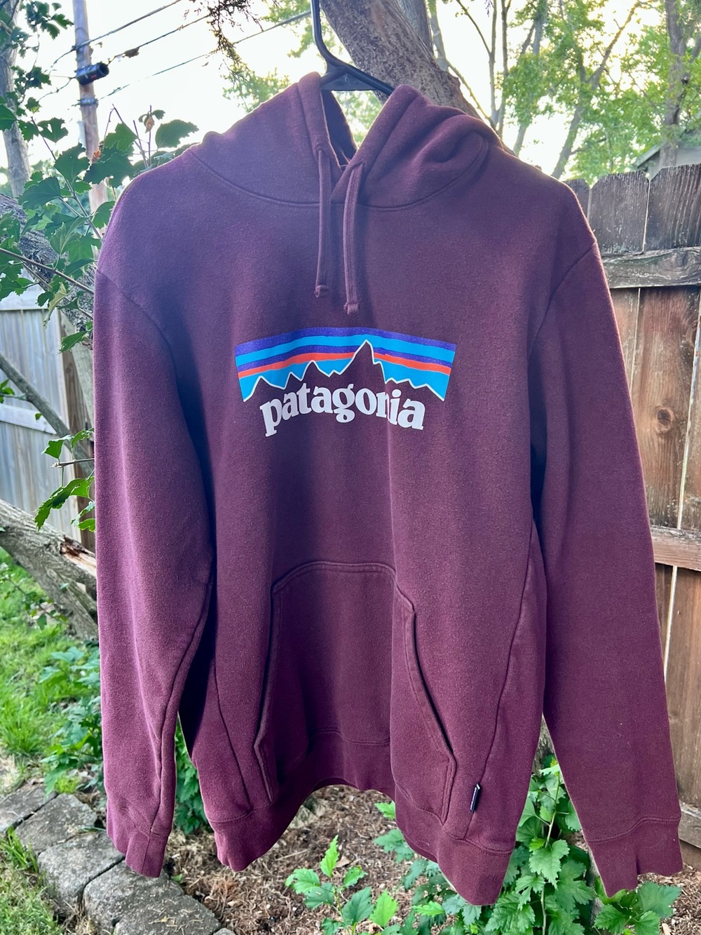 Patagonia men’s P-6 logo uprisal hoodie maroon burgundy M med regular fit unisex